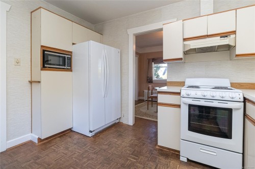 3777 Craigmillar Ave, Saanich, BC 