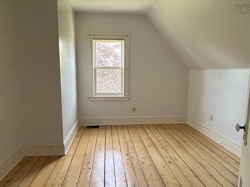 92 Main Street, Chester, NS - Indoor Photo Showing Other Room
