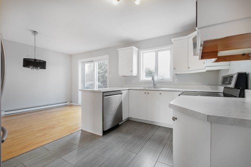 Cuisine - 19 Rue Roméo-Pilon, Blainville, QC - Indoor Photo Showing Kitchen