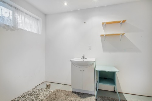 Rangement - 19 Rue Roméo-Pilon, Blainville, QC - Indoor Photo Showing Other Room