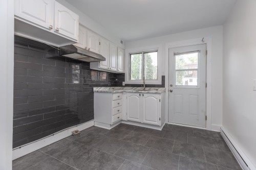 Cuisine - 2-10270 Av. Du Sacré-Coeur, Montréal (Ahuntsic-Cartierville), QC - Indoor Photo Showing Kitchen