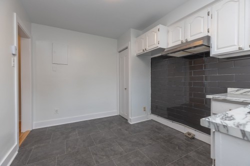 Cuisine - 2-10270 Av. Du Sacré-Coeur, Montréal (Ahuntsic-Cartierville), QC - Indoor