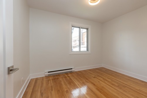 Chambre à coucher - 2-10270 Av. Du Sacré-Coeur, Montréal (Ahuntsic-Cartierville), QC - Indoor Photo Showing Other Room