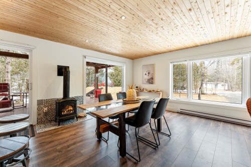 Salle à manger - 24 106E Rue, Magog, QC - Indoor Photo Showing Dining Room With Fireplace