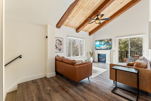 Salle familiale - 24 106E Rue, Magog, QC - Indoor With Fireplace