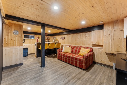 Salle familiale - 24 106E Rue, Magog, QC - Indoor Photo Showing Other Room