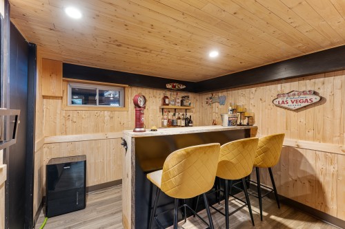 Bar - 24 106E Rue, Magog, QC - Indoor