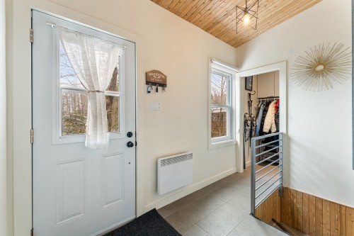 Hall d'entrée/Vestibule - 24 106E Rue, Magog, QC - Indoor Photo Showing Other Room