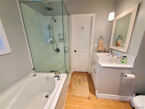 Salle de bains - 188 Av. Rowan, Beaconsfield, QC - Indoor Photo Showing Bathroom