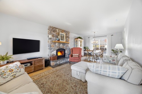 Salon - 880 Rue Gagnon, Saint-Hyacinthe, QC - Indoor Photo Showing Living Room With Fireplace