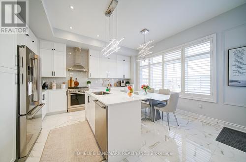 1369 Yellow Rose Circle, Oakville, ON - Indoor Photo Showing Kitchen With Upgraded Kitchen