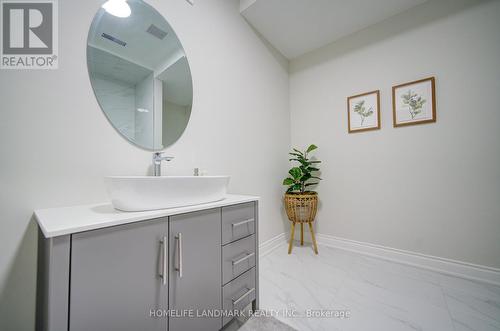1369 Yellow Rose Circle, Oakville, ON - Indoor Photo Showing Bathroom