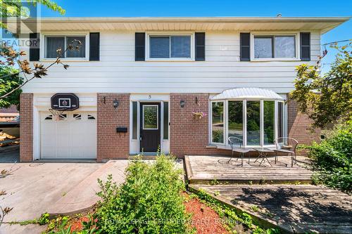 5 STOCKMAN CRESCENT  Halton Hills, ON L7G 1J5