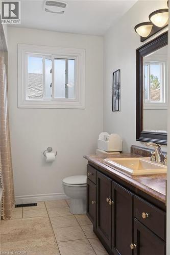 39 Trenholme Crescent, Hamilton, ON - Indoor Photo Showing Bathroom