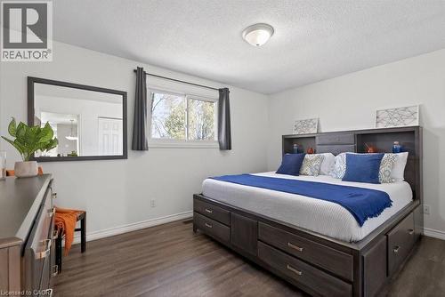 39 Trenholme Crescent, Hamilton, ON - Indoor Photo Showing Bedroom