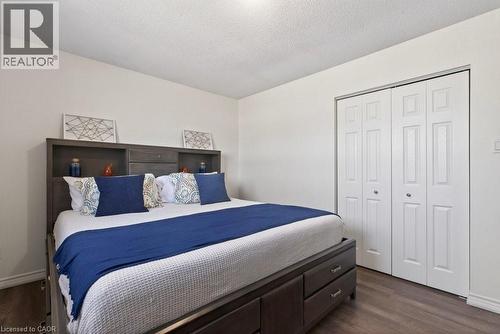 39 Trenholme Crescent, Hamilton, ON - Indoor Photo Showing Bedroom