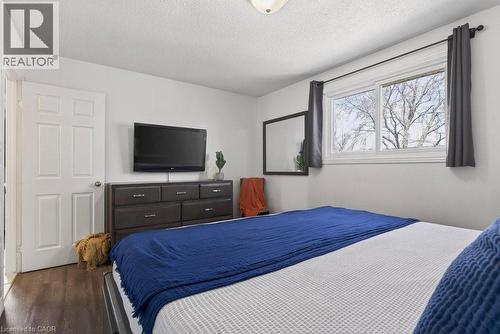 39 Trenholme Crescent, Hamilton, ON - Indoor Photo Showing Bedroom