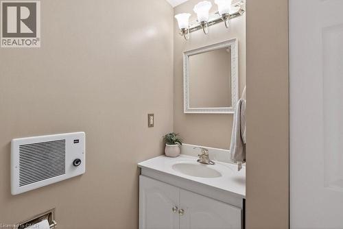 39 Trenholme Crescent, Hamilton, ON - Indoor Photo Showing Bathroom