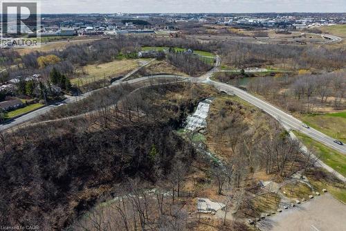 easy access to Linc, Red Hill great for commuting - 39 Trenholme Crescent, Hamilton, ON - Outdoor With View