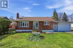 208 SENECA AVENUE  Hamilton, ON L9B 1M2