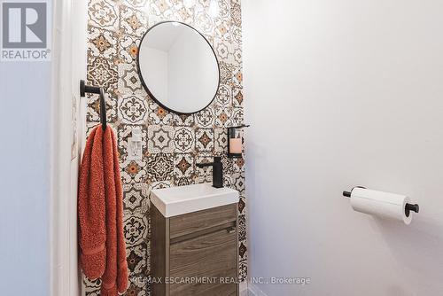 239 Rosewood Road, Hamilton, ON - Indoor Photo Showing Bathroom