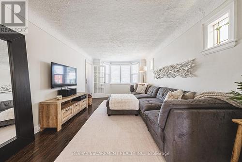 239 Rosewood Road, Hamilton, ON - Indoor Photo Showing Living Room
