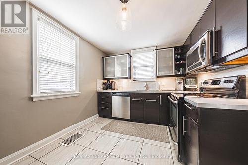 239 Rosewood Road, Hamilton, ON - Indoor Photo Showing Kitchen