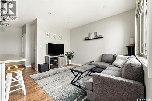 5668 Pearsall Crescent, Regina, SK - Indoor Photo Showing Living Room