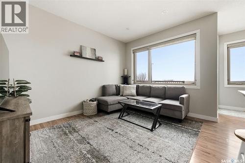 5668 Pearsall Crescent, Regina, SK - Indoor Photo Showing Living Room