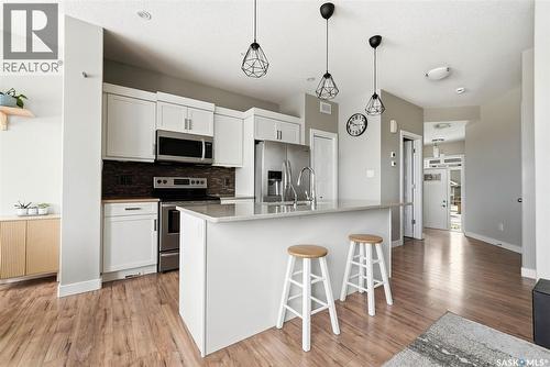 5668 Pearsall Crescent, Regina, SK - Indoor Photo Showing Kitchen With Upgraded Kitchen