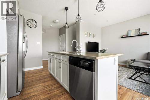 5668 Pearsall Crescent, Regina, SK - Indoor Photo Showing Kitchen