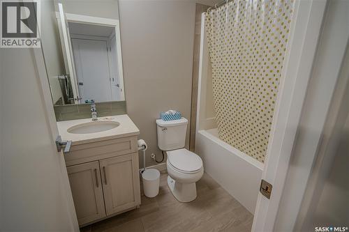 4529 E Keller Avenue, Regina, SK - Indoor Photo Showing Bathroom