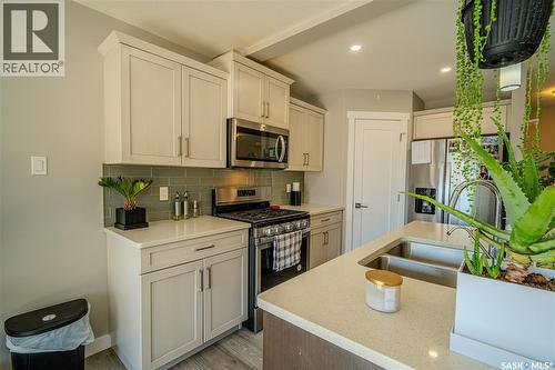 4529 E Keller Avenue, Regina, SK - Indoor Photo Showing Kitchen With Double Sink With Upgraded Kitchen