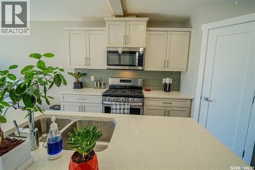 4529 E Keller Avenue, Regina, SK - Indoor Photo Showing Kitchen