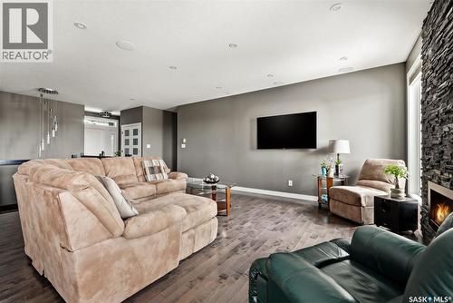 6040 Little Pine Loop, Regina, SK - Indoor Photo Showing Living Room
