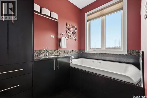 6040 Little Pine Loop, Regina, SK - Indoor Photo Showing Bathroom