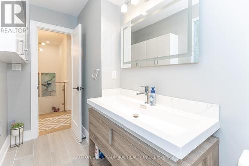 37 Spring Gate Boulevard, Vaughan, ON - Indoor Photo Showing Bathroom