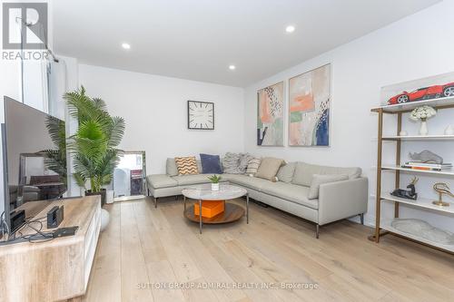 37 Spring Gate Boulevard, Vaughan, ON - Indoor Photo Showing Living Room