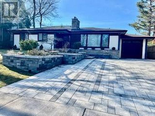 54 LEISURE LANE  Richmond Hill, ON L4C 4X1