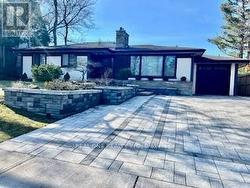 54 LEISURE LANE Richmond Hill, ON L4C 4X1