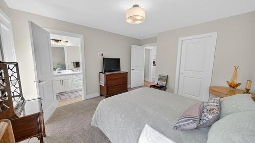 305 Legacy Lookout, Cranbrook, BC - Indoor Photo Showing Bedroom