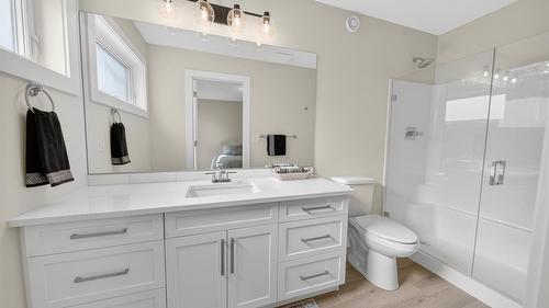 305 Legacy Lookout, Cranbrook, BC - Indoor Photo Showing Bathroom