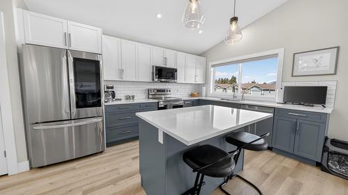 305 Legacy Lookout, Cranbrook, BC - Indoor Photo Showing Kitchen With Stainless Steel Kitchen With Upgraded Kitchen