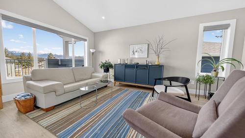 305 Legacy Lookout, Cranbrook, BC - Indoor Photo Showing Living Room