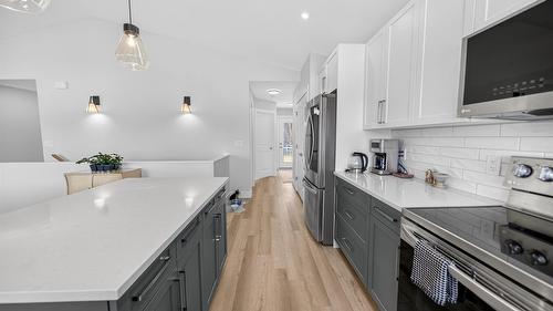 305 Legacy Lookout, Cranbrook, BC - Indoor Photo Showing Kitchen With Upgraded Kitchen