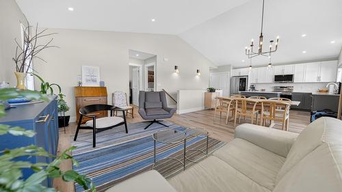 305 Legacy Lookout, Cranbrook, BC - Indoor Photo Showing Living Room