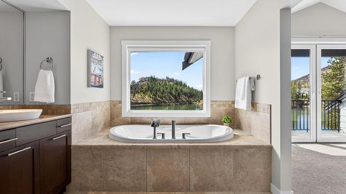 1894 Hidden Lake Place, Kelowna, BC - Indoor Photo Showing Bathroom
