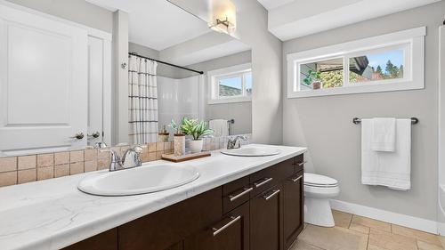 1894 Hidden Lake Place, Kelowna, BC - Indoor Photo Showing Bathroom