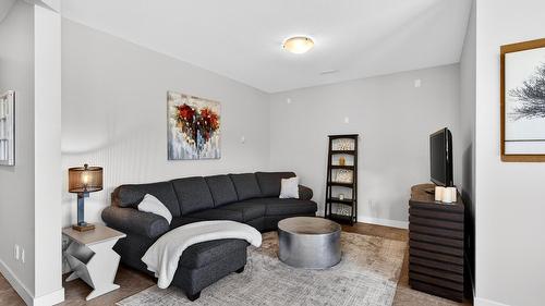 1894 Hidden Lake Place, Kelowna, BC - Indoor Photo Showing Living Room
