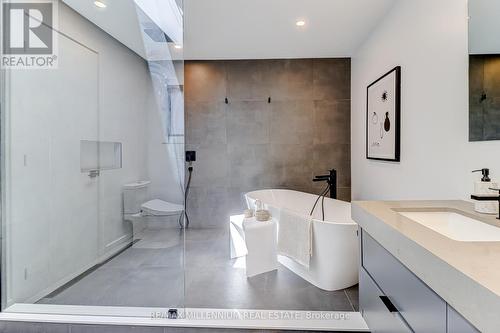 2498 Frankfield Road, Mississauga, ON - Indoor Photo Showing Bathroom